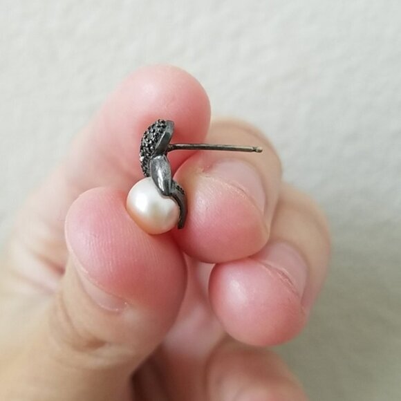 Sterling Silver & Pearl Earrings - Picture 5 of 7